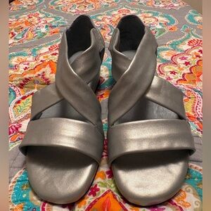 David Tate Wedge Shoe
Silver/grey